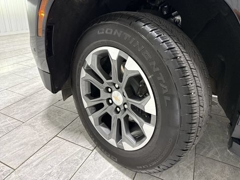 Used 2025 Chevrolet Suburban LS RWD image 34