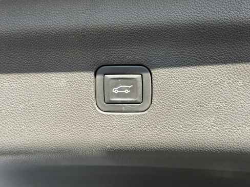 Used 2018 Buick Enclave Essence image 31