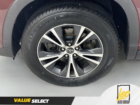 Used 2019 Toyota Highlander LE FWD image 32