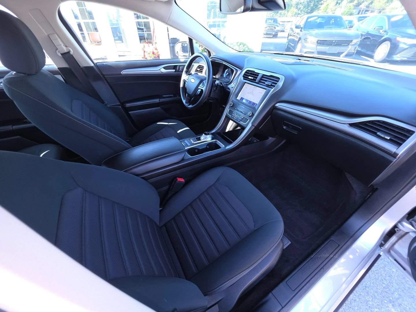 Used 2020 Ford Fusion SE FWD image 26