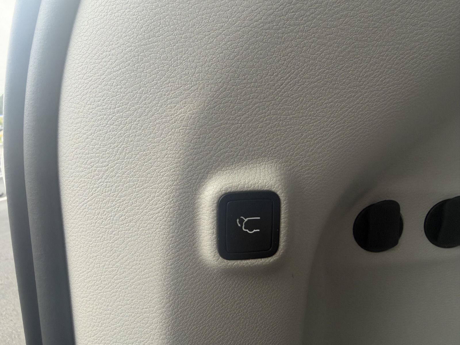 Used 2021 Jeep Cherokee Limited AWD/4WD image 24