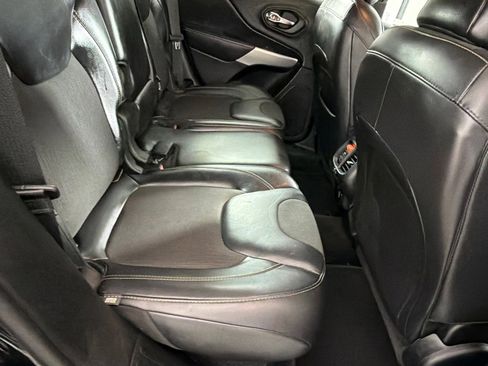 Used 2018 Jeep Cherokee Latitude Plus FWD image 23