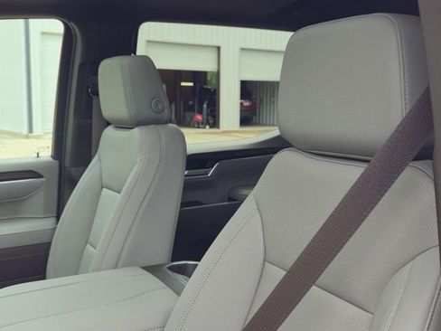 New 2026 GMC Sierra 1500 SLT image 17