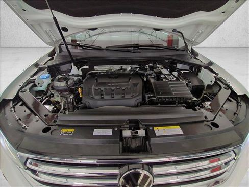 Used 2023 Volkswagen Tiguan SE w/ Panoramic Sunroof Package FWD image 26