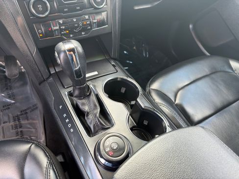 Used 2019 Ford Explorer XLT w/ Equipment Group 202A AWD/4WD image 23