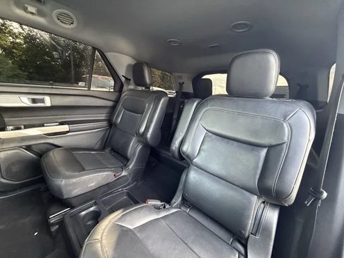 Used 2021 Ford Explorer Limited w/ Equipment Group 301A AWD/4WD image 9