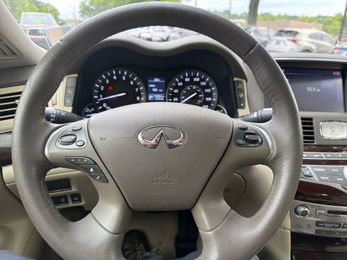Used 2015 INFINITI Q70 3.7 RWD image 21