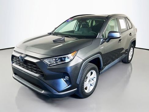 Used 2021 Toyota RAV4 XLE w/ Convenience Package image 4