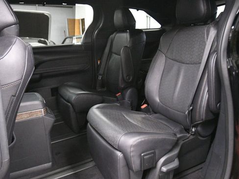 Used 2025 Toyota Sienna Platinum AWD/4WD image 22