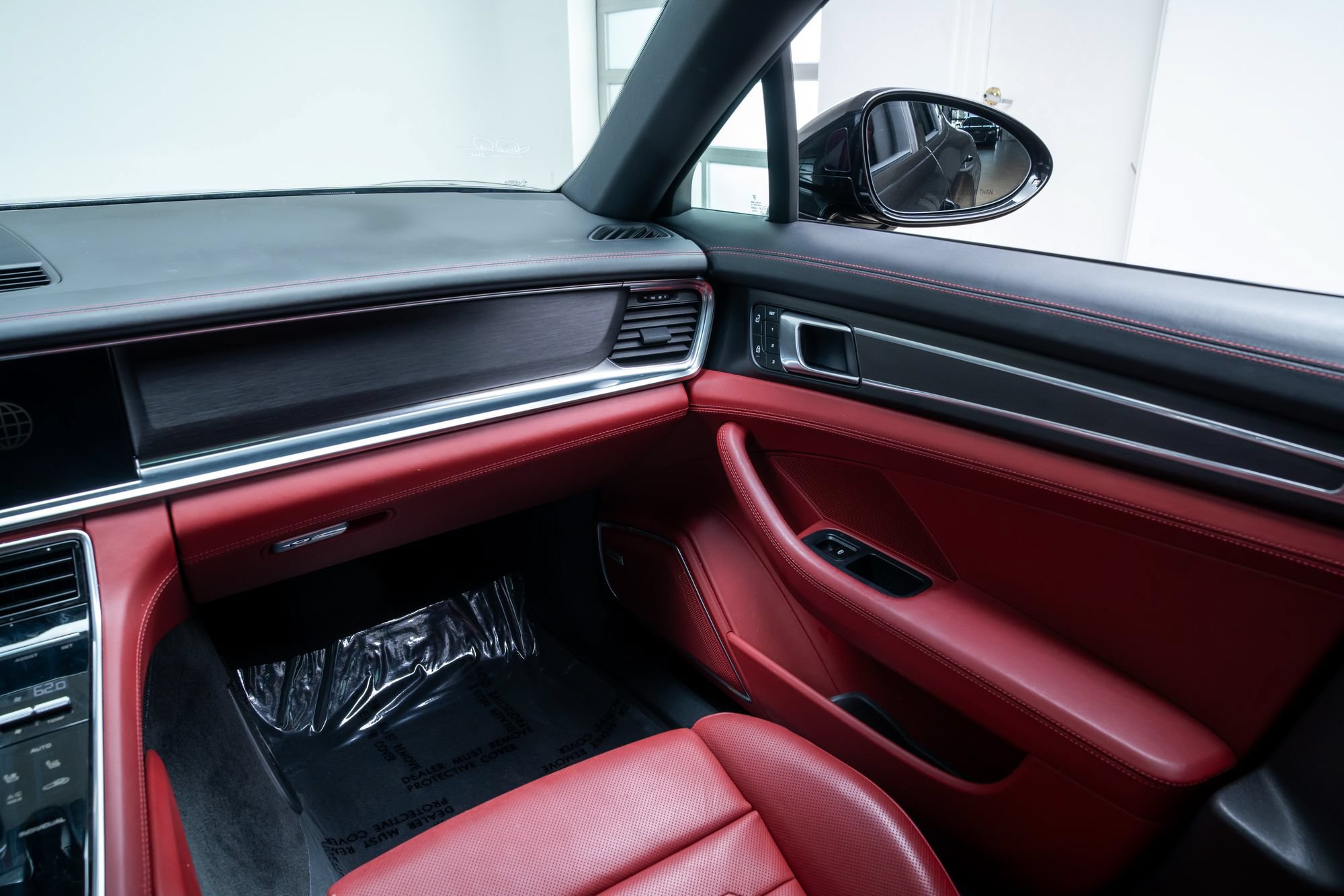 Used 2023 Porsche Panamera 4 Platinum Edition AWD/4WD image 11