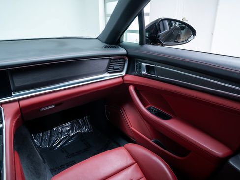 Used 2023 Porsche Panamera 4 Platinum Edition AWD/4WD image 11