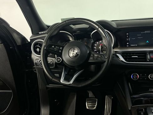 Used 2022 Alfa Romeo Stelvio Ti AWD/4WD image 13