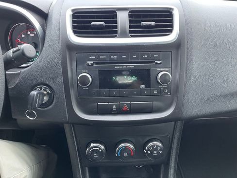 Used 2013 Dodge Avenger SE image 9