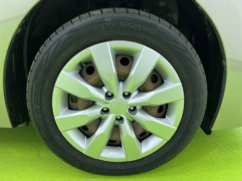 Used 2016 Toyota Corolla LE FWD image 15