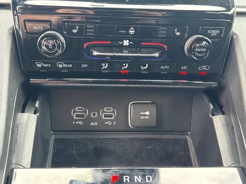 Used 2025 Jeep Grand Cherokee Altitude AWD/4WD image 24