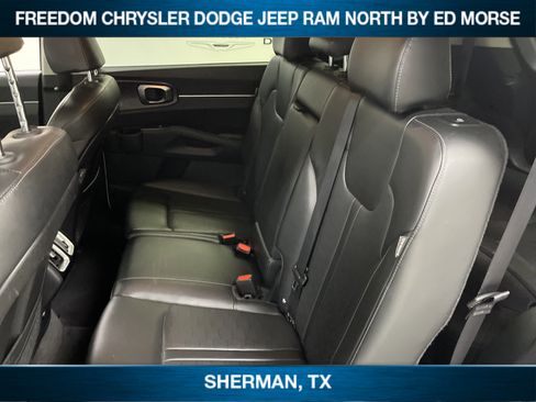 Used 2024 Kia Sorento S image 8