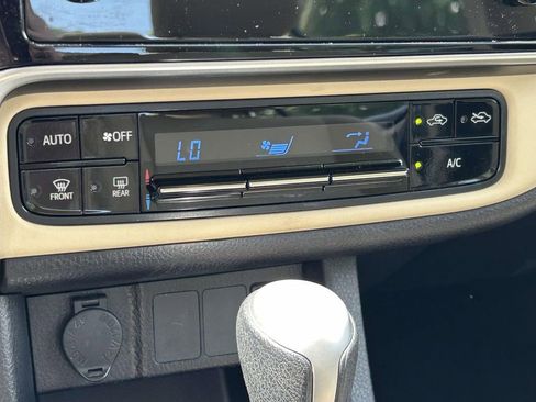 Used 2017 Toyota Corolla LE w/ Carpet Mat Package (TMS) FWD image 26
