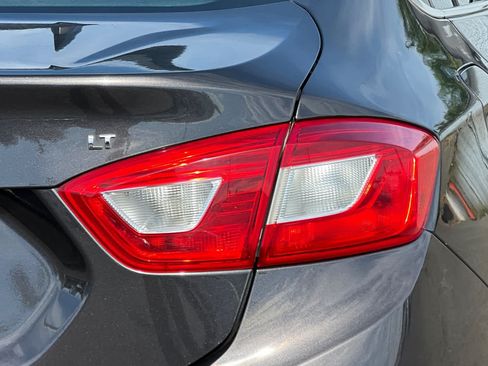 Used 2017 Chevrolet Cruze LT FWD image 21
