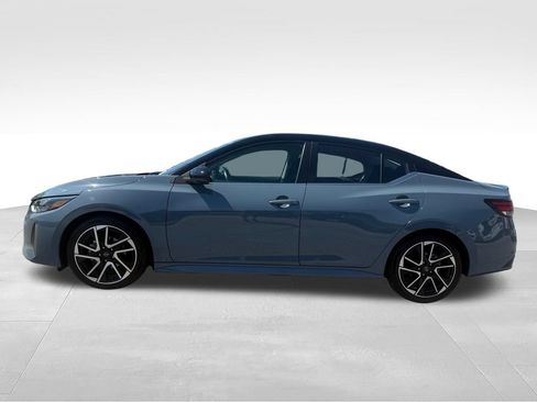 Used 2025 Nissan Sentra SR FWD image 2
