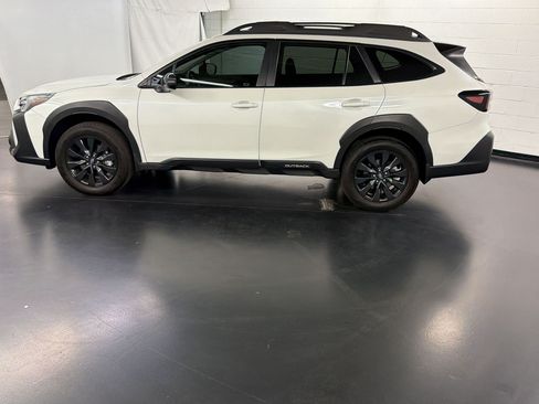 Used 2025 Subaru Outback Onyx Edition w/ Popular Package #2 AWD/4WD image 2
