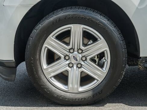 Used 2020 Ford Expedition XLT w/ Equipment Group 202A AWD/4WD image 21
