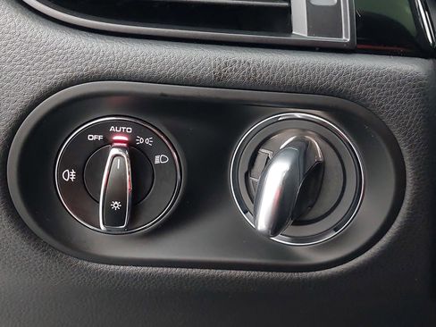 Certified 2025 Porsche Macan image 28