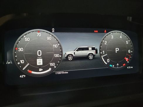 Used 2025 Land Rover Defender 110 S image 17