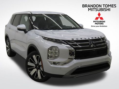 New 2025 Mitsubishi Outlander SE image 1