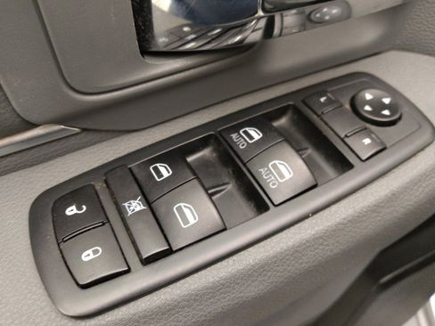 Used 2020 RAM 1500 Classic SLT image 27