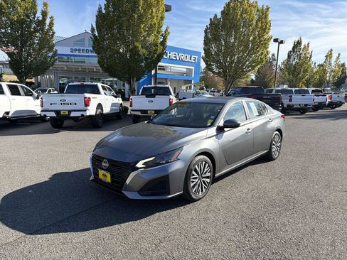 Used 2023 Nissan Altima 2.5 SV FWD image 5