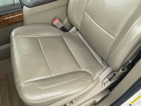 Used 2015 Chevrolet Suburban LTZ image 11