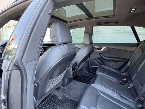 Used 2019 Audi Q8 Premium Plus w/ Premium Plus AWD/4WD image 25