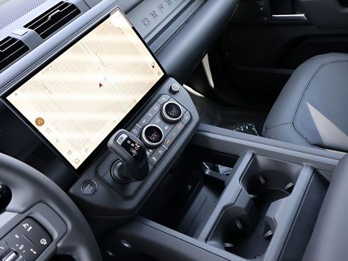 New 2026 Land Rover Defender 110 X-Dynamic SE AWD/4WD image 18