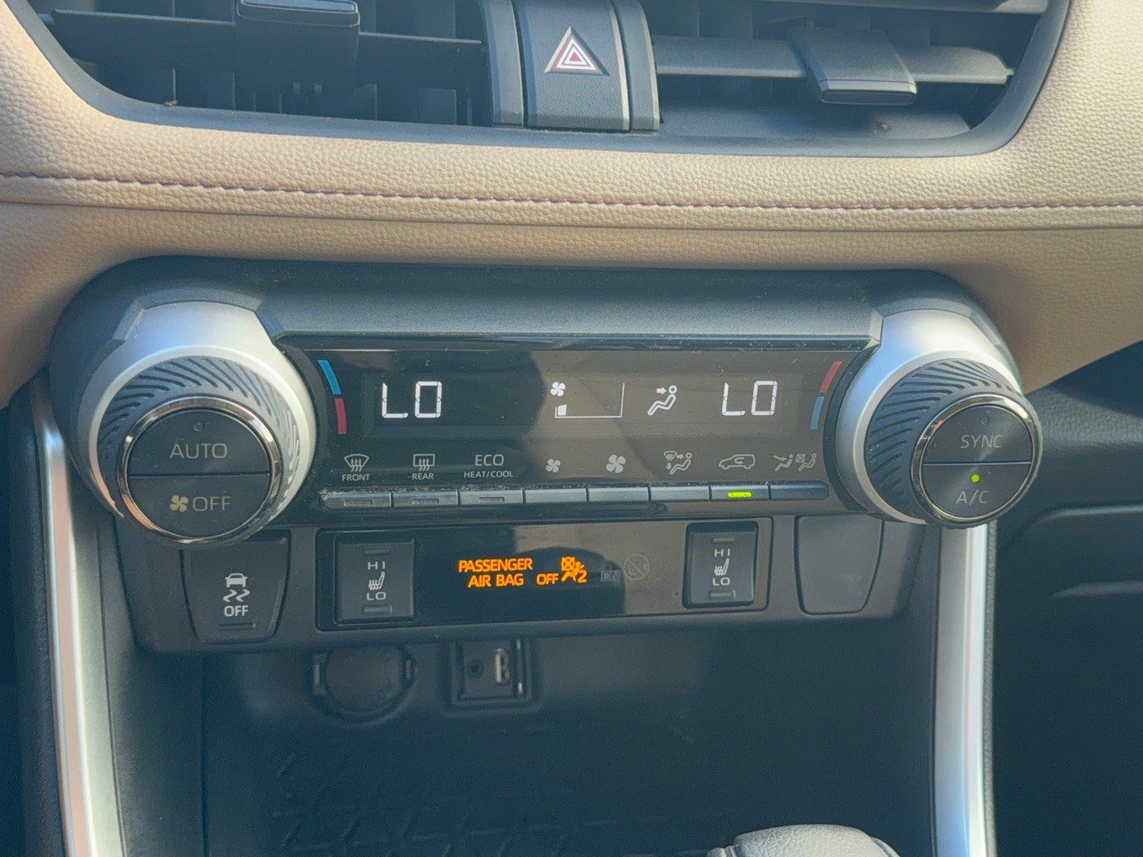 Used 2019 Toyota RAV4 XLE w/ Convenience Package FWD image 22