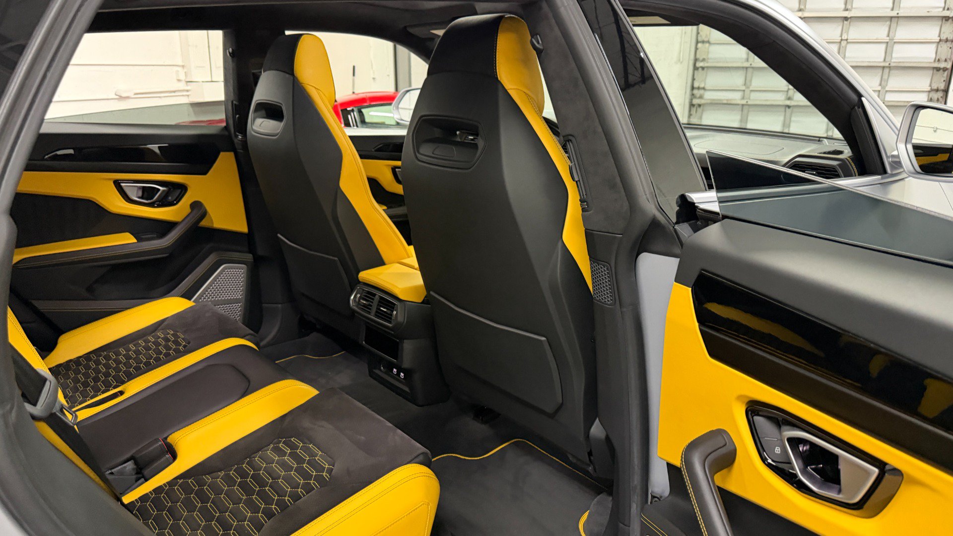 Used 2022 Lamborghini Urus AWD/4WD image 69