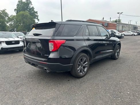 Used 2023 Ford Explorer XLT w/ Equipment Group 202A AWD/4WD image 4