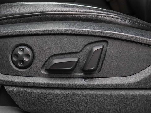 Used 2020 Audi Q5 e Premium Plus w/ Premium Plus Package image 27