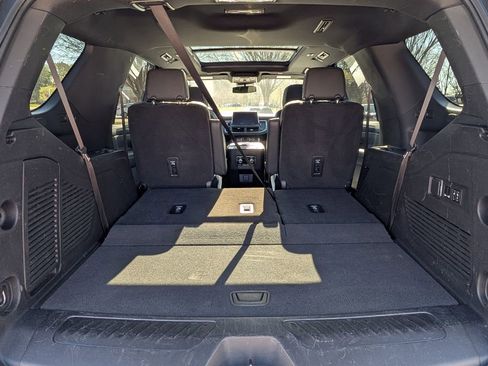 Used 2023 GMC Yukon SLT w/ SLT Premium Package AWD/4WD image 25