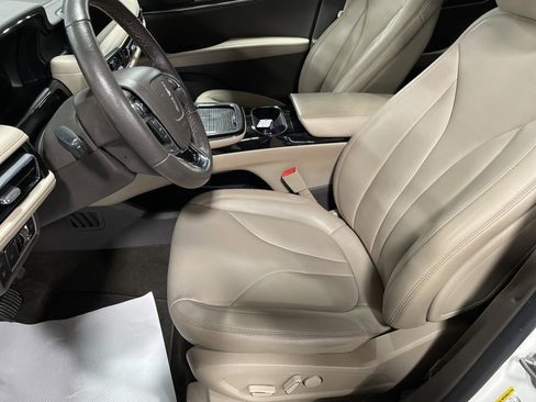 Used 2021 Lincoln Nautilus Standard image 9