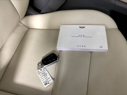 Used 2025 Cadillac XT5 Premium Luxury w/ Technology Package AWD/4WD image 35