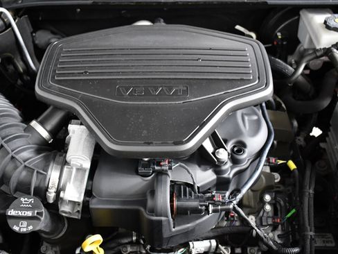 Used 2021 GMC Acadia Denali w/ Denali Technology Package image 38