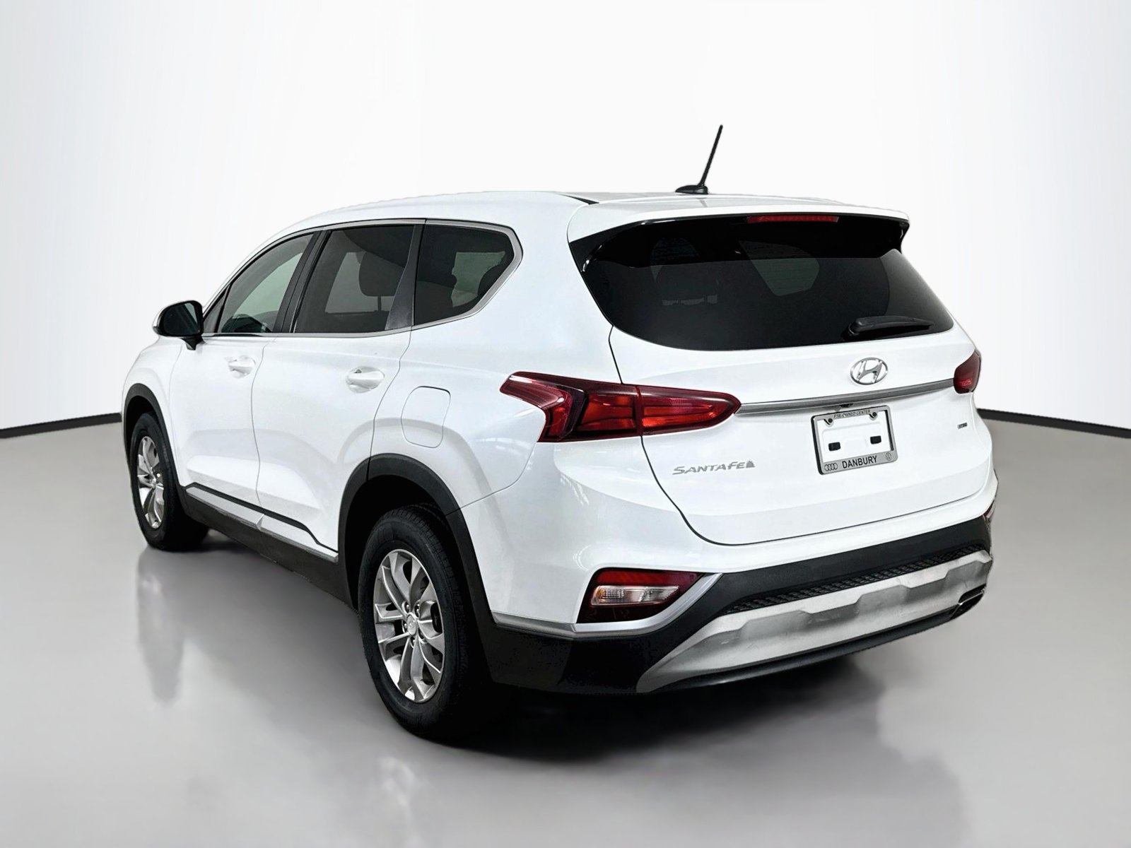 Used 2019 Hyundai Santa Fe SE AWD/4WD image 3