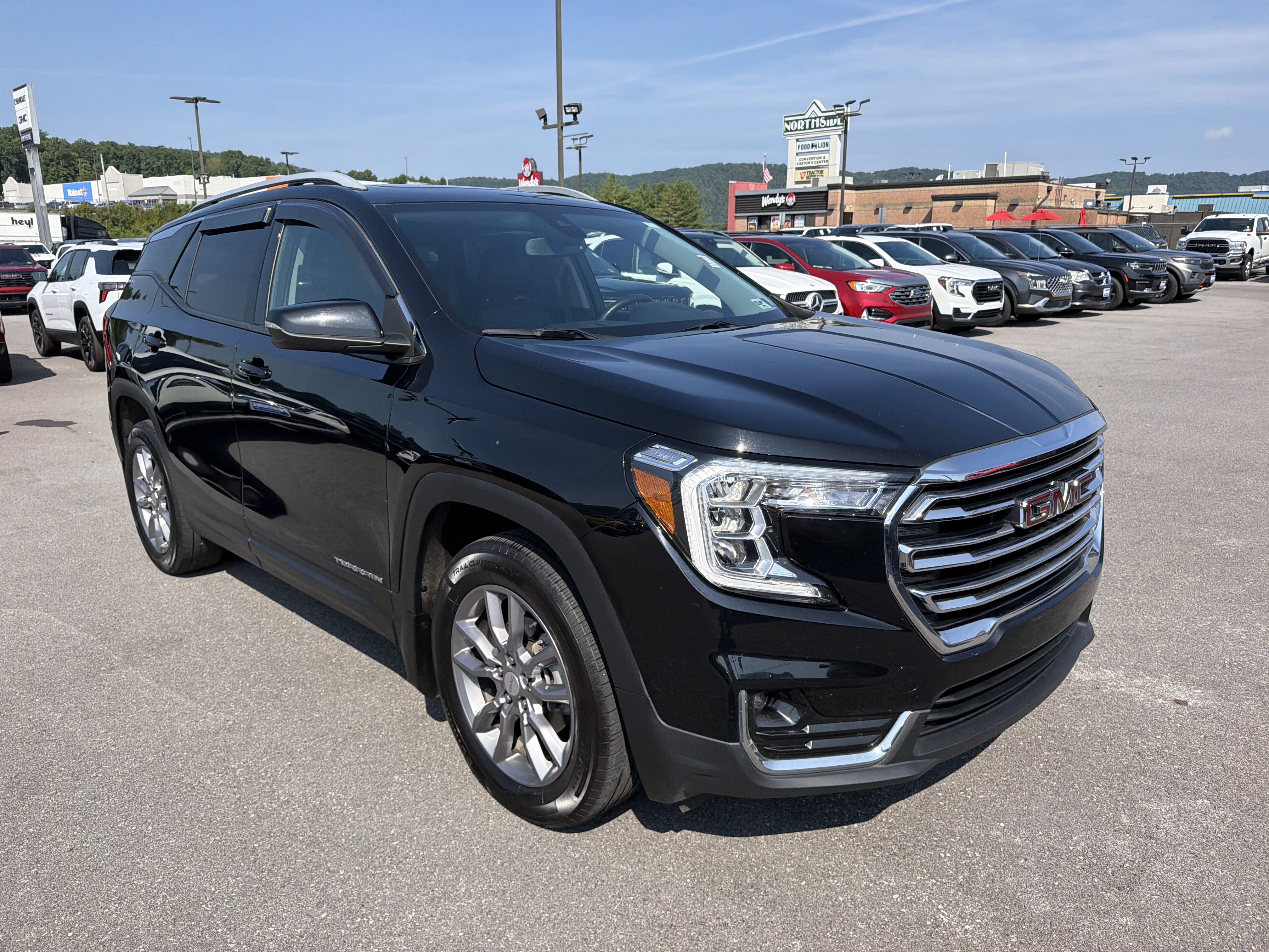 Used 2022 GMC Terrain SLT w/ Infotainment Package II AWD/4WD image 3