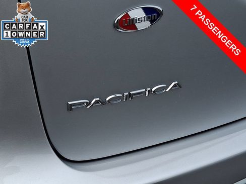 Used 2024 Chrysler Pacifica Touring-L FWD image 32
