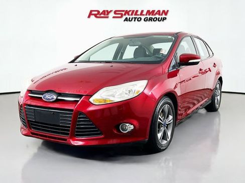 Used 2014 Ford Focus SE w/ SE Sport Package FWD image 3
