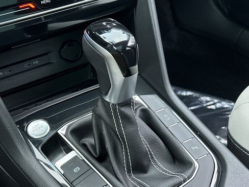 New 2026 Volkswagen Taos SE image 21