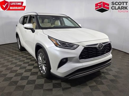 Used 2023 Toyota Highlander Platinum image 1