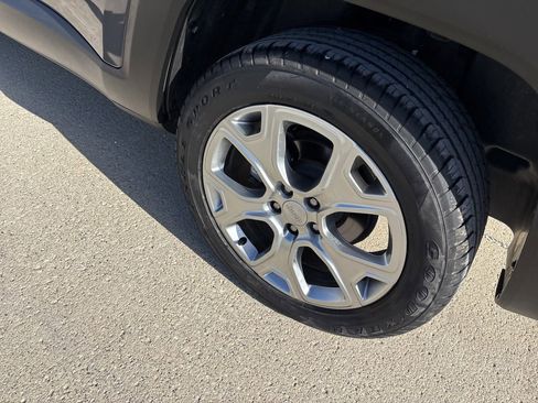 Used 2023 Jeep Renegade Limited image 7