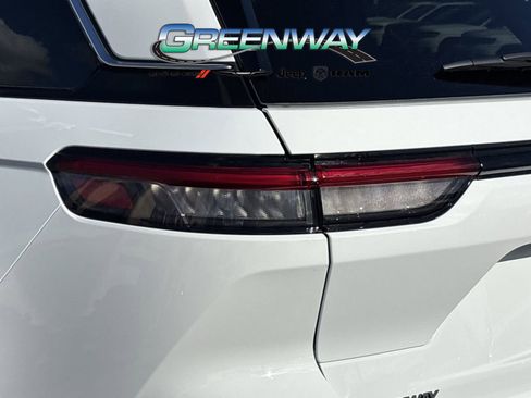 New 2025 Jeep Grand Cherokee Limited image 30