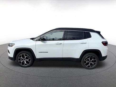 Used 2025 Jeep Compass Limited image 9